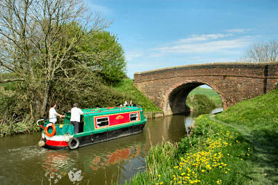 Picture of a boat on the Kennet and Avon Canal